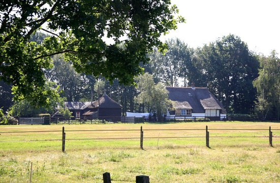 betuwe/bij_Kerk_Avezaath.JPG